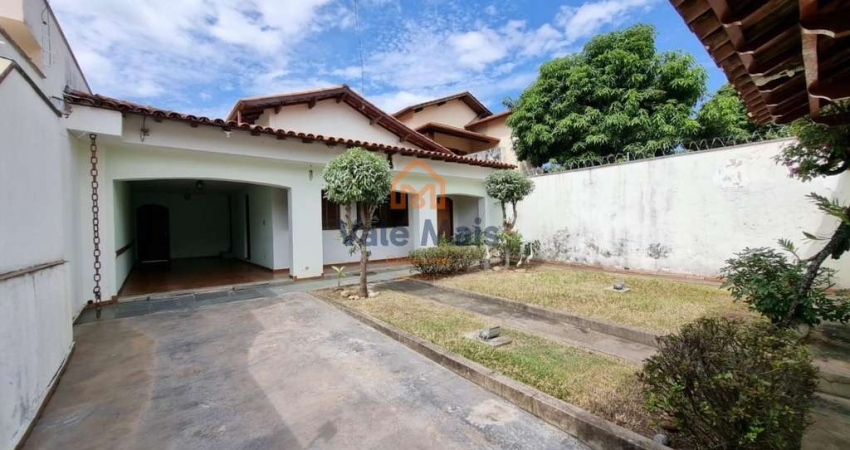 Casa para alugar em Centro de 450.00m² com 3 Quartos, 1 Suite e 3 Garagens
