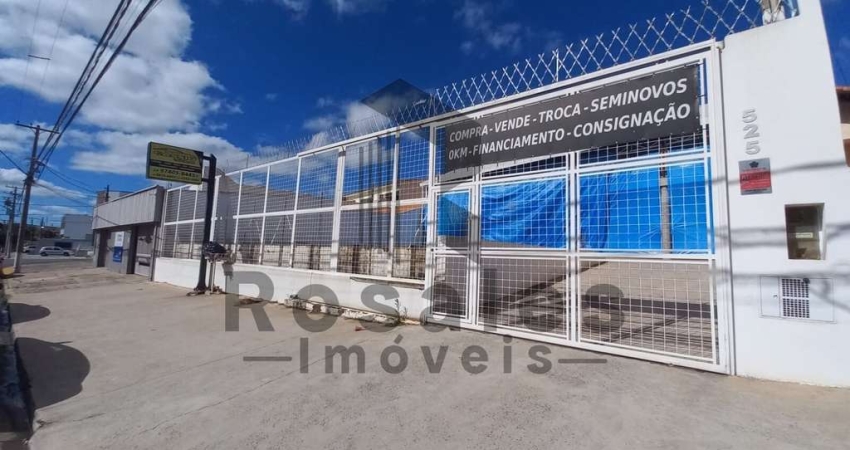 Galpão / Depósito / Armazém para alugar em Vila Bressani de 220.00m² com 15 Garagens