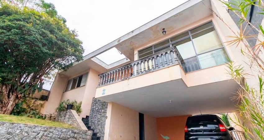Casa para venda em Novo Mundo de 184.00m² com 5 Quartos e 5 Garagens