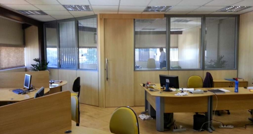 Sala Comercial para alugar em Jardim Lambreta de 136.00m² com 1 Quarto e 2 Garagens