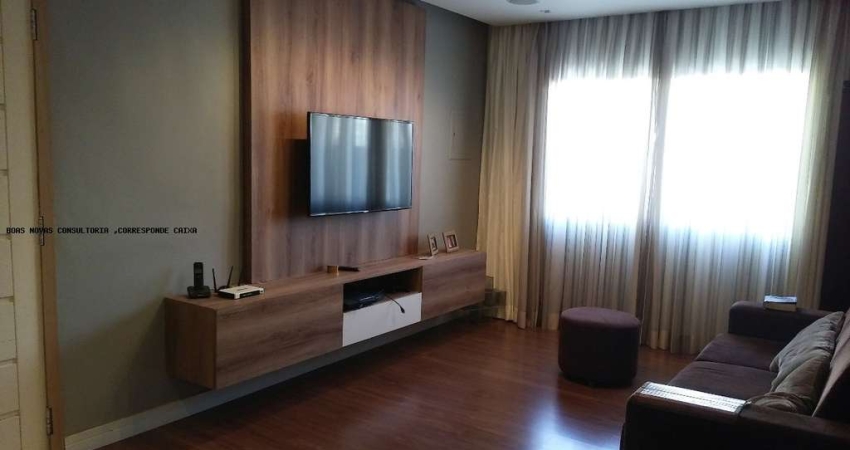 Sobrado para venda em Centro de 135.00m² com 3 Quartos, 3 Suites e 4 Garagens