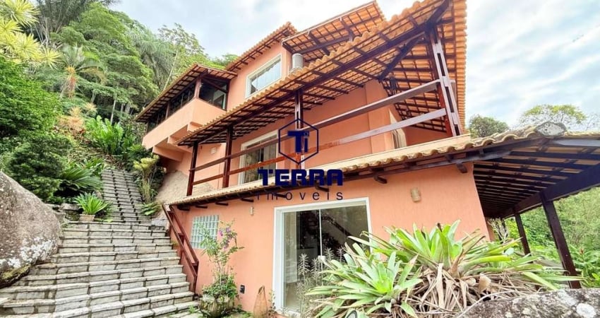 Casa para venda em Itacoatiara de 374.00m² com 1 Quarto, 3 Suites e 4 Garagens