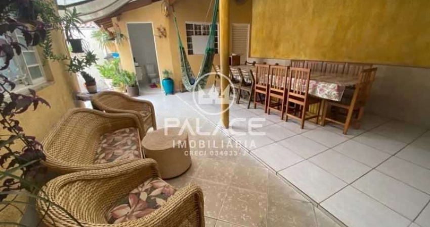Casa para venda em Santa Terezinha de 220.00m² com 3 Quartos, 1 Suite e 3 Garagens