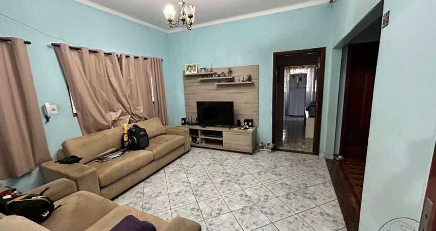 Casa para venda em Centro de 200.00m² com 3 Quartos e 4 Garagens