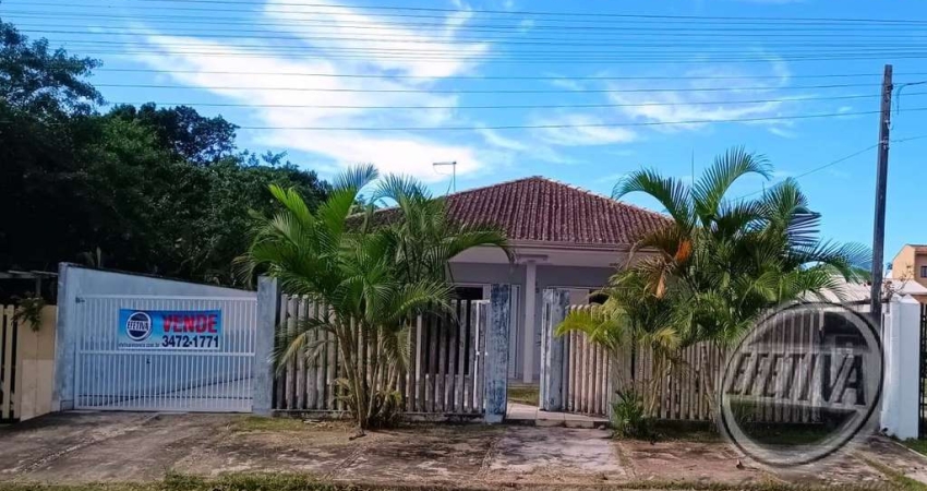 Casa para venda em Guaratuba de 210.00m² com 3 Quartos, 3 Suites e 2 Garagens