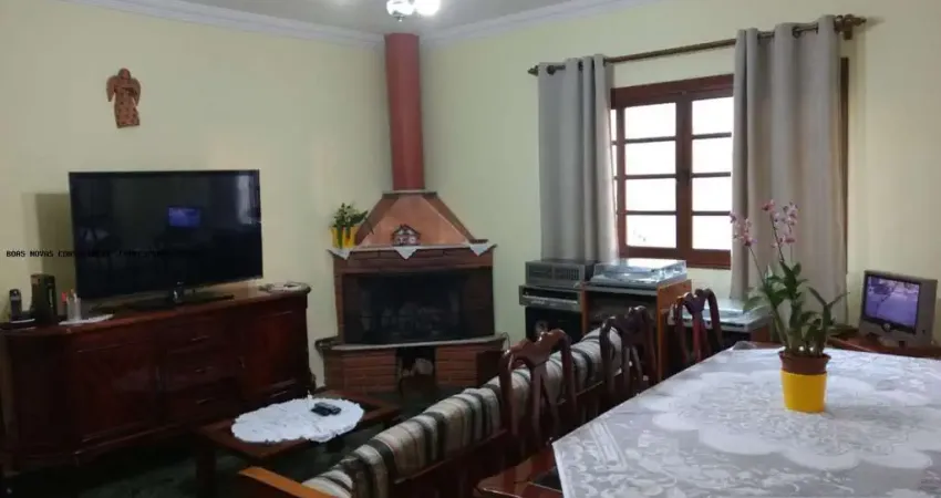 Sobrado para venda em Vila Nova Bonsucesso de 196.00m² com 4 Quartos, 1 Suite e 6 Garagens