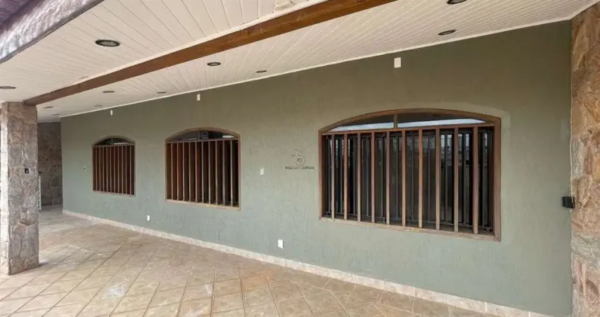 Casa para venda em Vila Barão de 420.00m² com 3 Quartos, 1 Suite e 4 Garagens