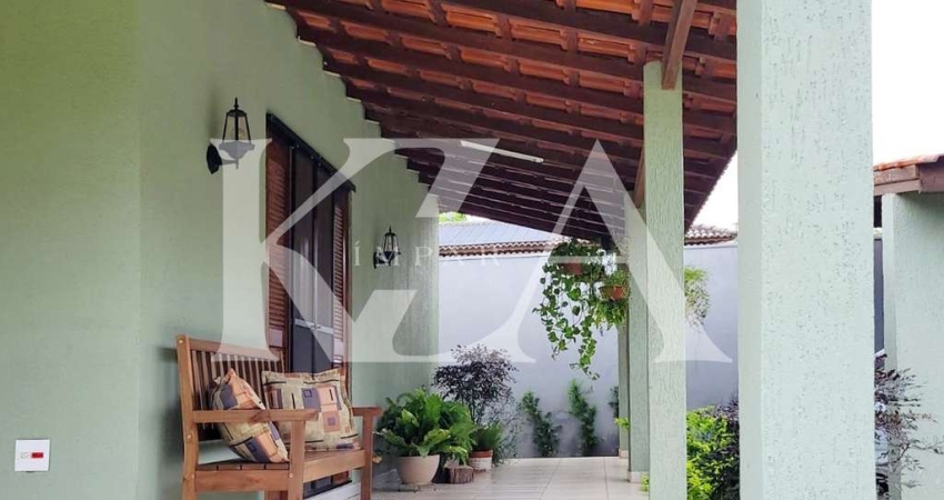 Casa para venda em Terras De Itaici de 250.00m² com 3 Quartos, 1 Suite e 4 Garagens
