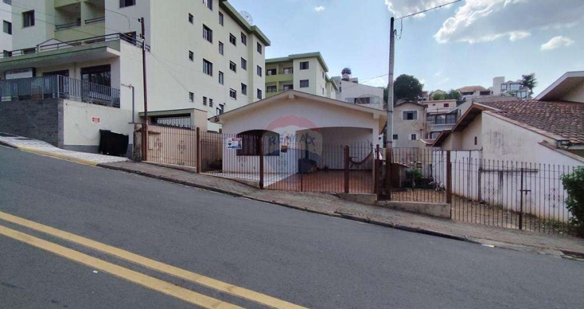 Casa para venda em Lindóia de 171.00m² com 3 Quartos, 1 Suite e 3 Garagens
