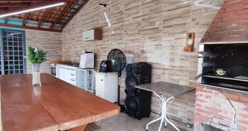 Casa para venda em Jardim Santa Ana de 165.00m² com 4 Quartos e 5 Garagens