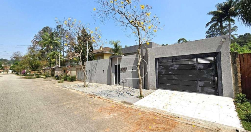 Casa de Condomínio para venda em Granja Viana de 245.00m² com 3 Quartos, 1 Suite e 5 Garagens