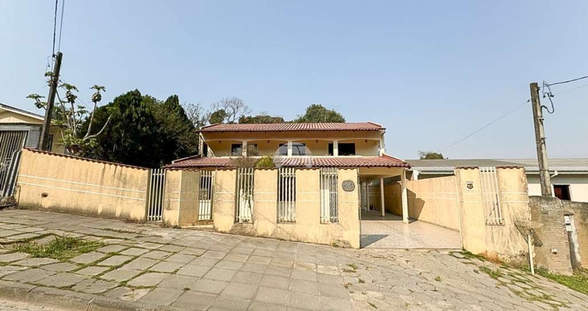 Sobrado para venda em Centro de 250.00m² com 4 Quartos e 2 Garagens
