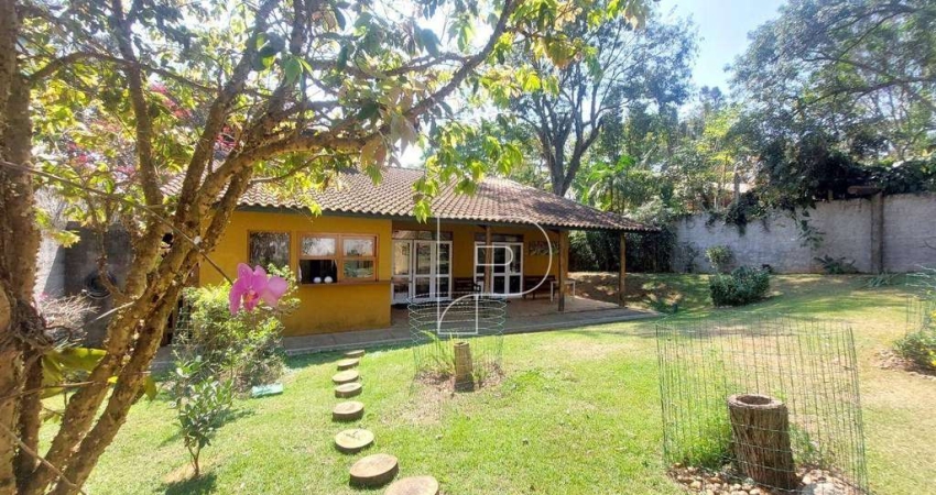 Casa de Condomínio para venda em Granja Viana de 255.00m² com 4 Quartos, 2 Suites e 2 Garagens