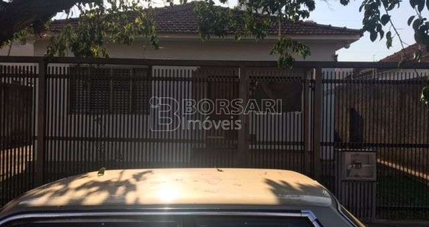 Casa para venda em Centro de 192.00m² com 3 Quartos e 6 Garagens