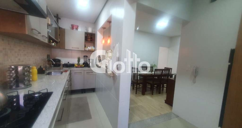 Casa de Condomínio para venda em Centro de 138.00m² com 2 Quartos, 1 Suite e 2 Garagens