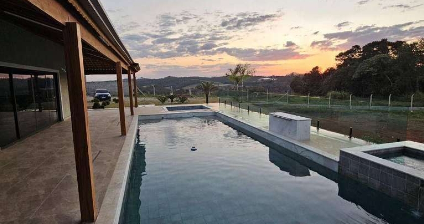 Chácara para venda em Cocuera de 300.00m² com 3 Quartos, 3 Suites e 6 Garagens
