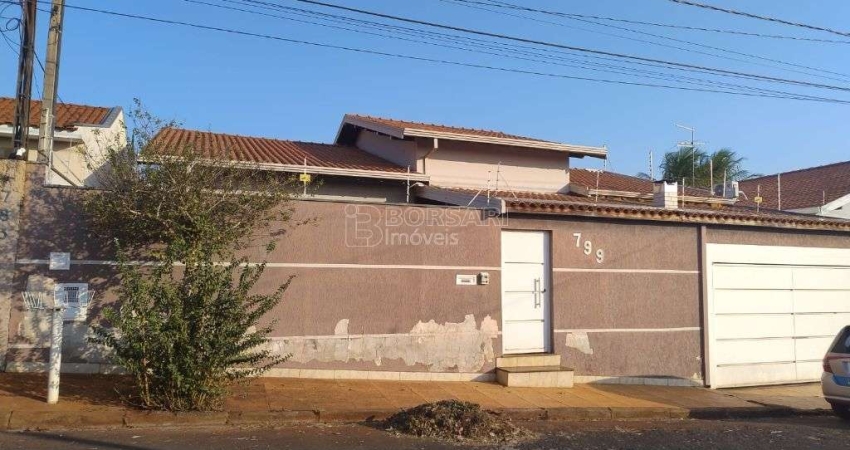 Casa para venda em Centro de 202.00m² com 3 Quartos, 1 Suite e 2 Garagens
