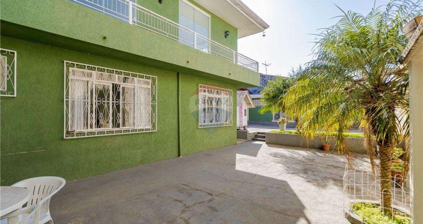 Casa para venda em Pinheirinho de 360.00m² com 4 Quartos, 1 Suite e 3 Garagens