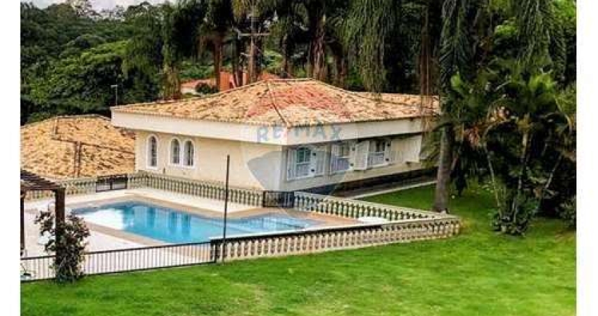 Casa de Condomínio para venda em Jardim Passárgada I de 587.50m² com 4 Quartos, 2 Suites e 6 Garagens