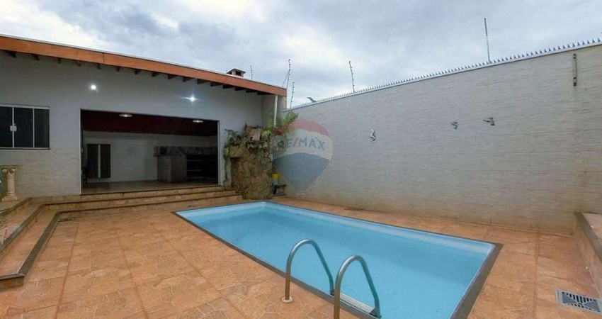 Casa para venda em Jardim Nossa Senhora De Fátima de 330.00m² com 3 Quartos e 2 Garagens