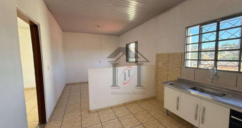 Casa para alugar em Jardim Guanabara de 50.00m² com 1 Quarto e 1 Garagem