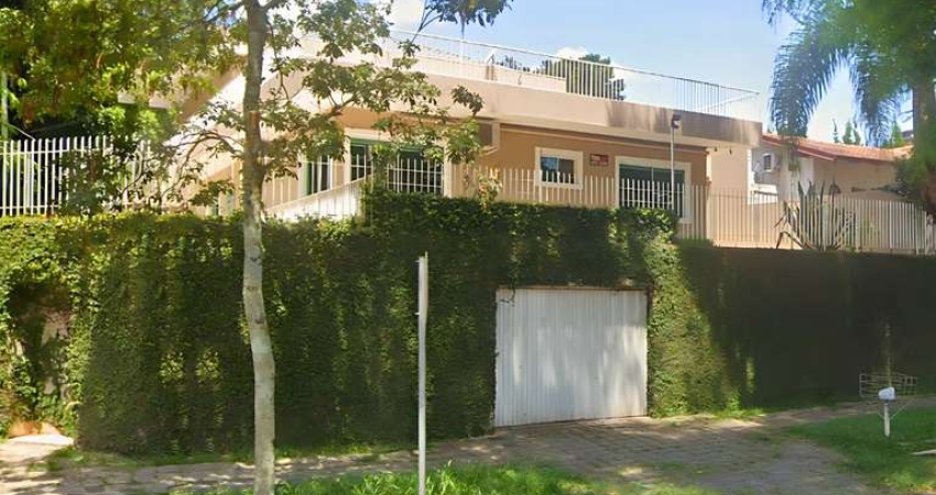 Casa para venda em Bigorrilho de 242.00m² com 6 Quartos, 5 Suites e 6 Garagens