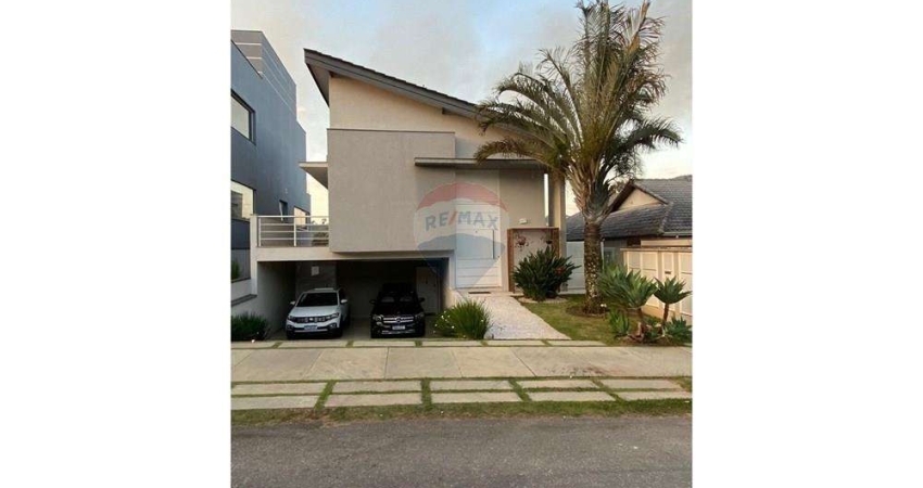Casa de Condomínio para alugar em Aruã de 280.00m² com 3 Quartos e 3 Suites