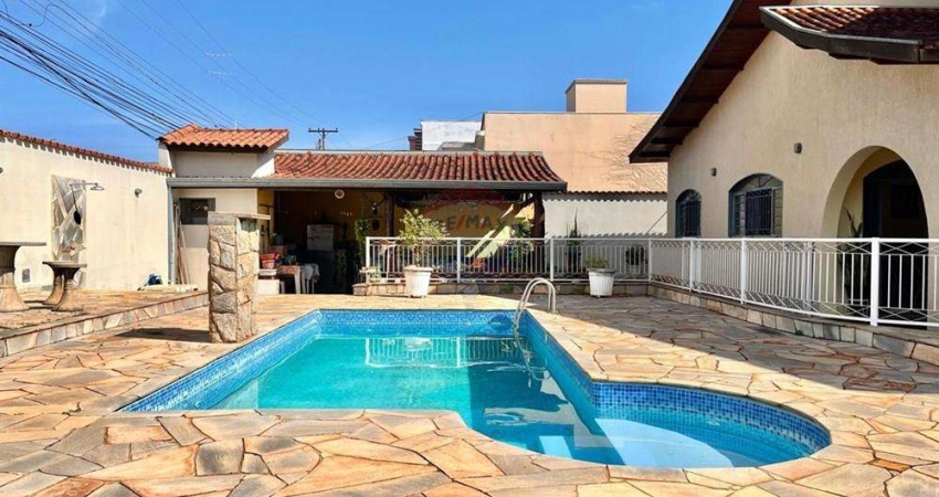 Sobrado para venda em Parque Dos Bandeirantes de 330.00m² com 4 Quartos, 3 Suites e 2 Garagens