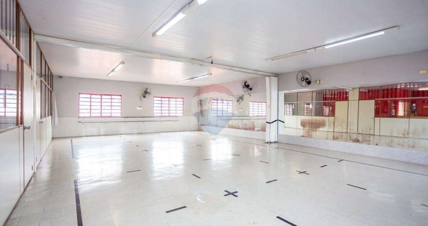 Prédio Comercial para venda em Hugo Lange de 367.00m² com 3 Quartos e 2 Garagens