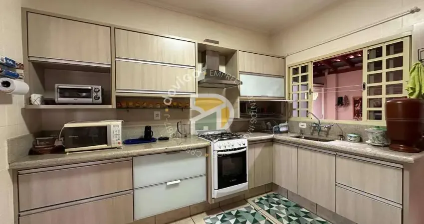 Casa para venda em Jardim Itamaraty de 186.00m² com 3 Quartos, 1 Suite e 2 Garagens