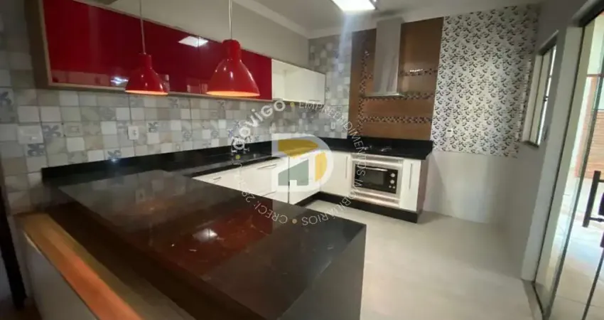 Sobrado para venda em Jardim Rosa Cruz de 250.00m² com 2 Quartos, 1 Suite e 4 Garagens