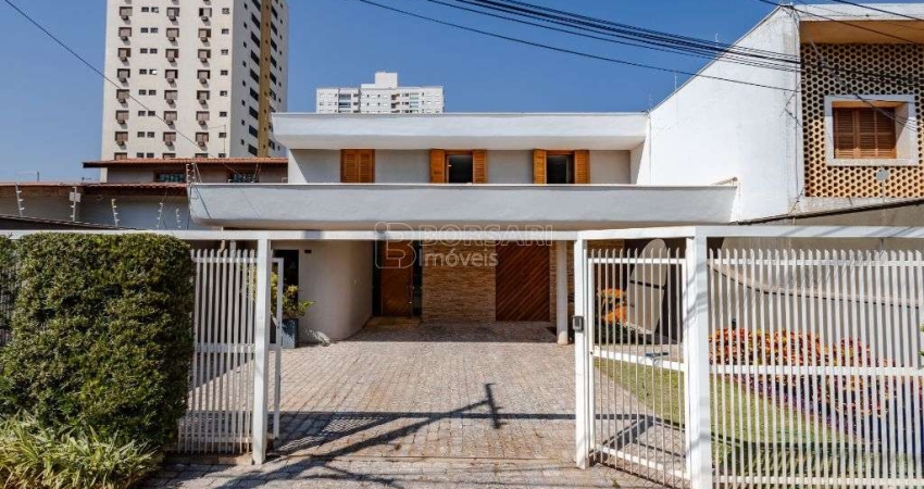 Sobrado para venda e aluguel em Centro de 372.00m² com 4 Quartos, 3 Suites e 6 Garagens