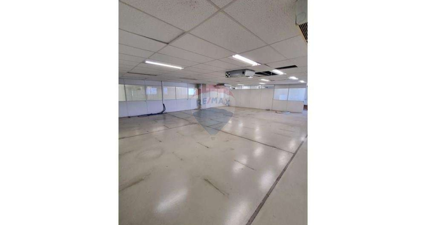 Sala Comercial para alugar em Estoril de 1124.05m² com 30 Garagens