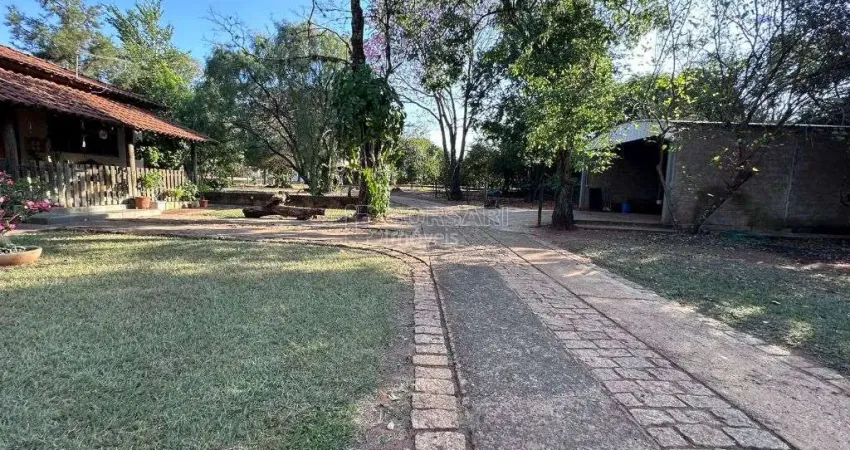 Fazenda / Sítio para venda em Chácara Flora Araraquara de 700.00m² com 5 Quartos, 1 Suite e 2 Garagens