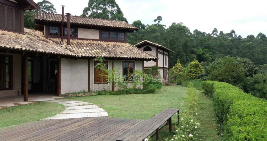 Casa de Condomínio para venda e aluguel em Granja Viana de 990.00m² com 5 Quartos, 3 Suites e 4 Garagens