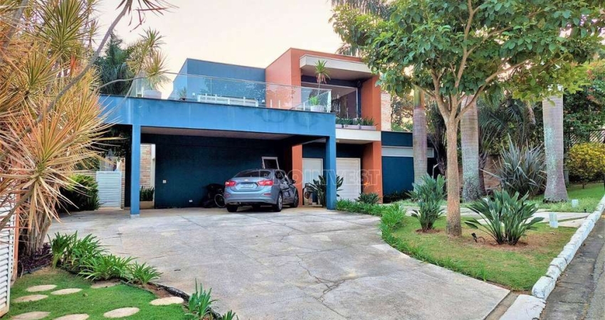 Casa de Condomínio para venda em Granja Viana de 460.00m² com 5 Quartos, 4 Suites e 6 Garagens