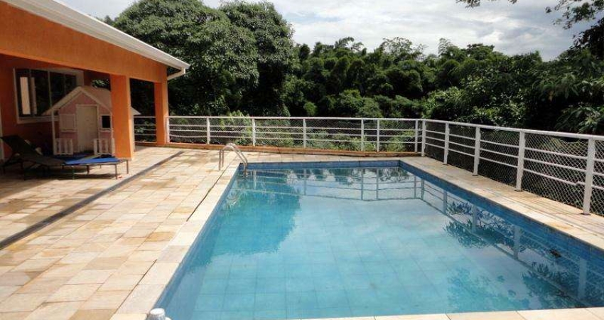 Casa de Condomínio para venda e aluguel em Granja Viana de 640.00m² com 5 Quartos, 5 Suites e 6 Garagens