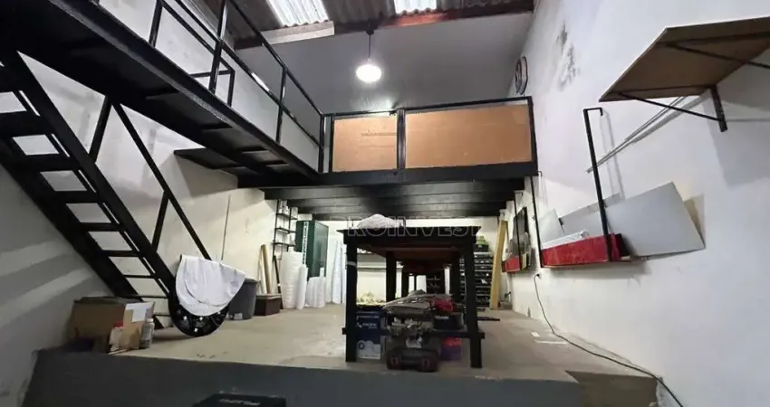 Casa para venda em Granja Viana de 200.00m² com 4 Quartos, 1 Suite e 2 Garagens