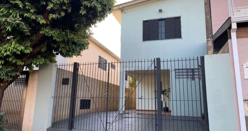 Sobrado para venda em Centro de 147.00m² com 3 Quartos e 2 Garagens