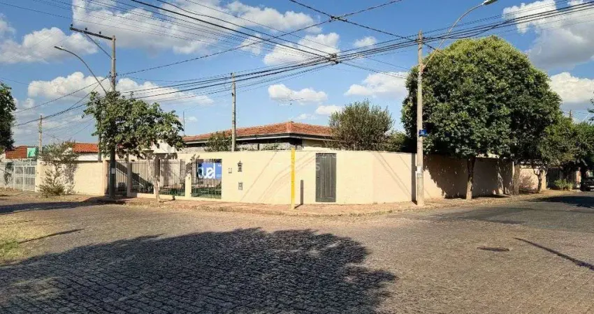 Casa para venda em Centro de 245.00m² com 4 Quartos, 1 Suite e 4 Garagens