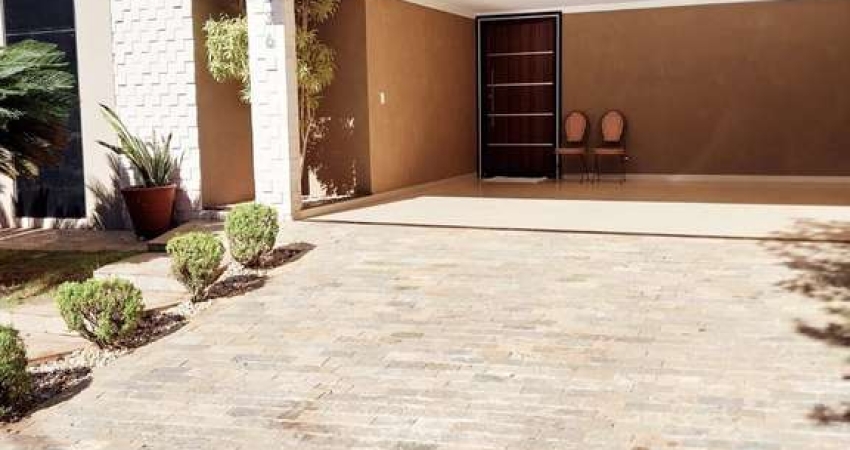 Casa para alugar em Parque Residencial Damha Iv de 220.00m² com 3 Quartos, 3 Suites e 4 Garagens