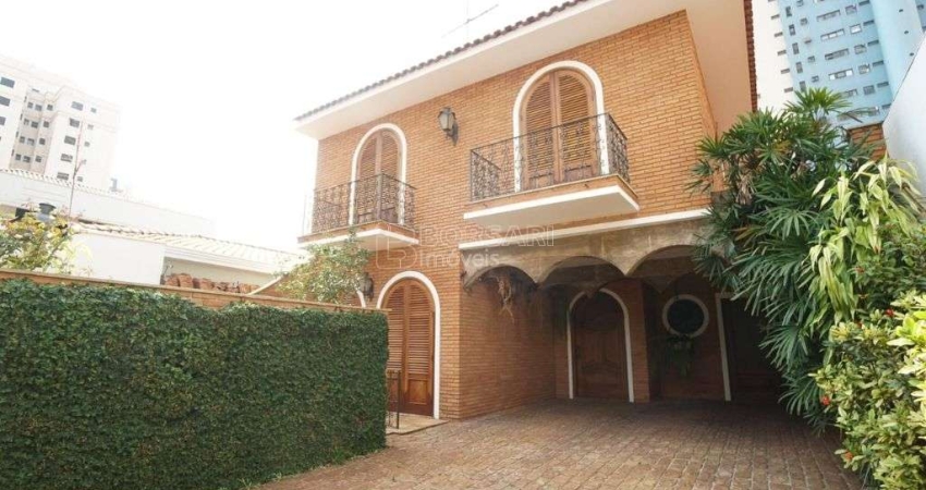 Sobrado para venda em Centro de 295.00m² com 4 Quartos e 2 Suites