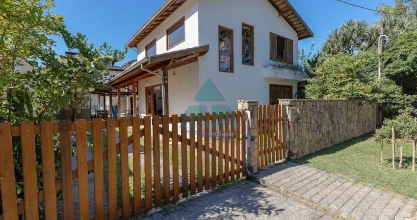 Casa para venda em Pedra Verde de 273.00m² com 5 Quartos, 4 Suites e 3 Garagens