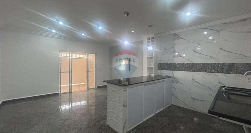 Casa para alugar em Vila Alvorada de 88.00m² com 2 Quartos, 1 Suite e 2 Garagens