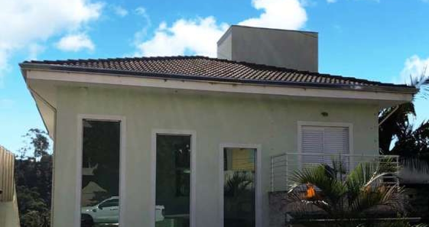 Casa para alugar em Jardim Caiapiá de 500.00m² com 4 Quartos, 2 Suites e 3 Garagens