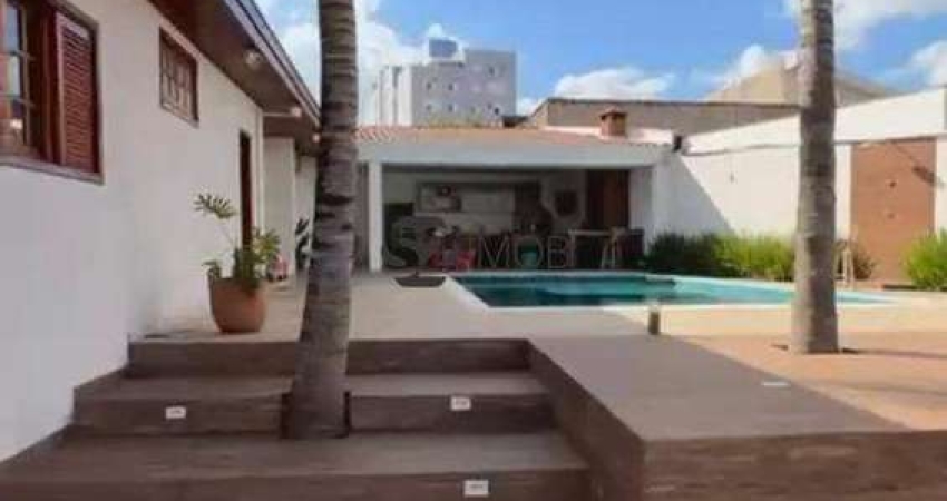 Casa para alugar em Jardim Santa Helena de 380.00m² com 4 Quartos, 3 Suites e 3 Garagens