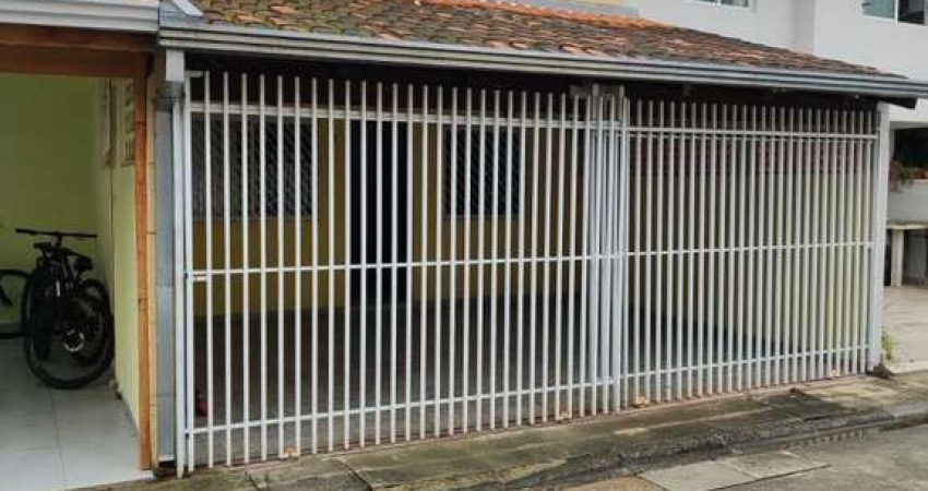 Sobrado para venda em Novo Mundo de 77.00m² com 3 Quartos, 1 Suite e 1 Garagem
