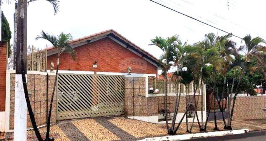 Casa para venda em Mariluz de 166.00m² com 3 Quartos, 1 Suite e 1 Garagem
