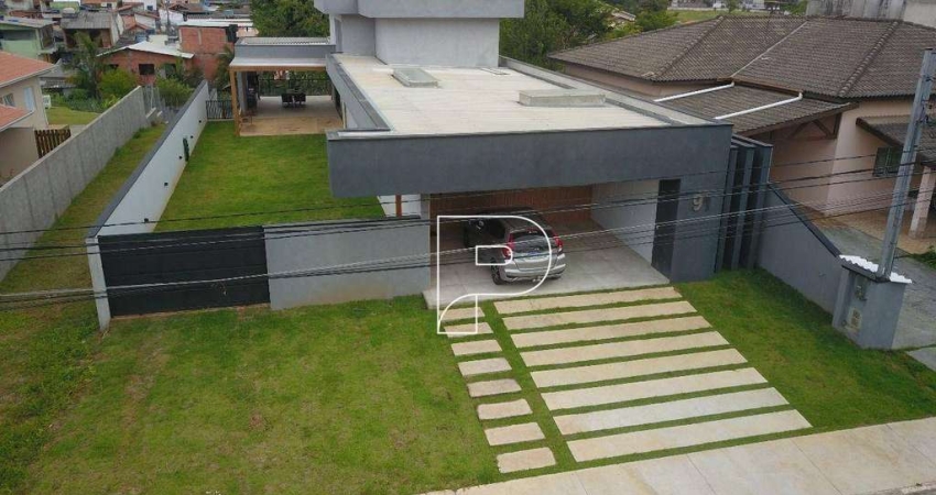 Casa de Condomínio para venda em Granja Viana de 375.00m² com 3 Quartos, 3 Suites e 6 Garagens