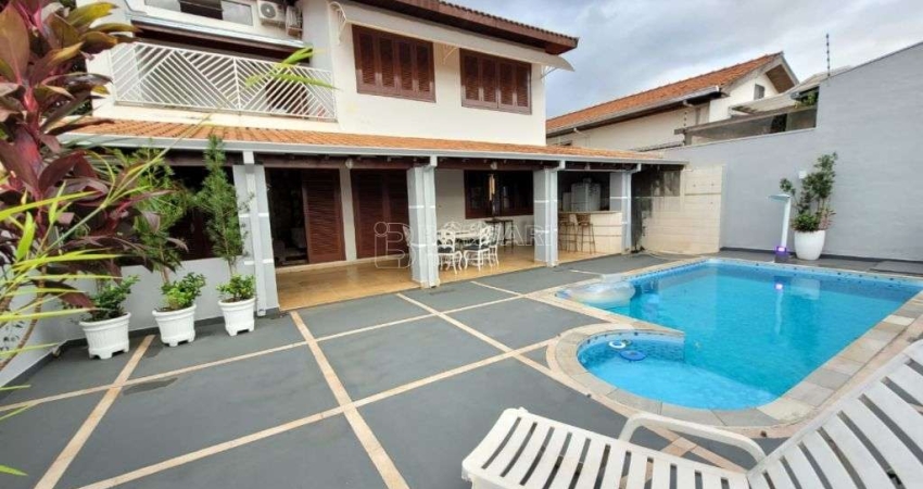 Sobrado para venda em Centro de 308.00m² com 5 Quartos, 1 Suite e 4 Garagens